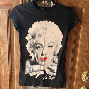 Marilyn Monroe Iconic Black Graphic T-Shirt size Small
